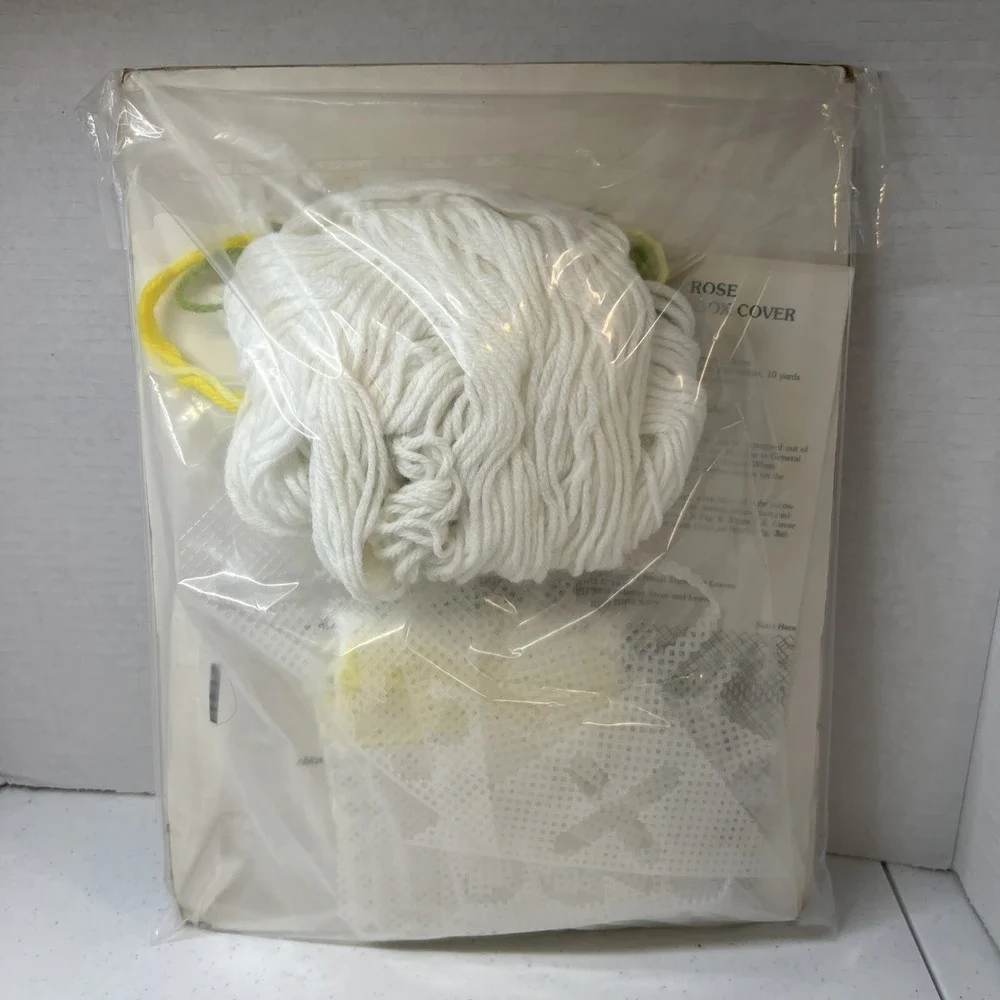Vtg Leisure Arts Canvas Capers Plastic Canvas Kit Rose Tissue Box Cover #309